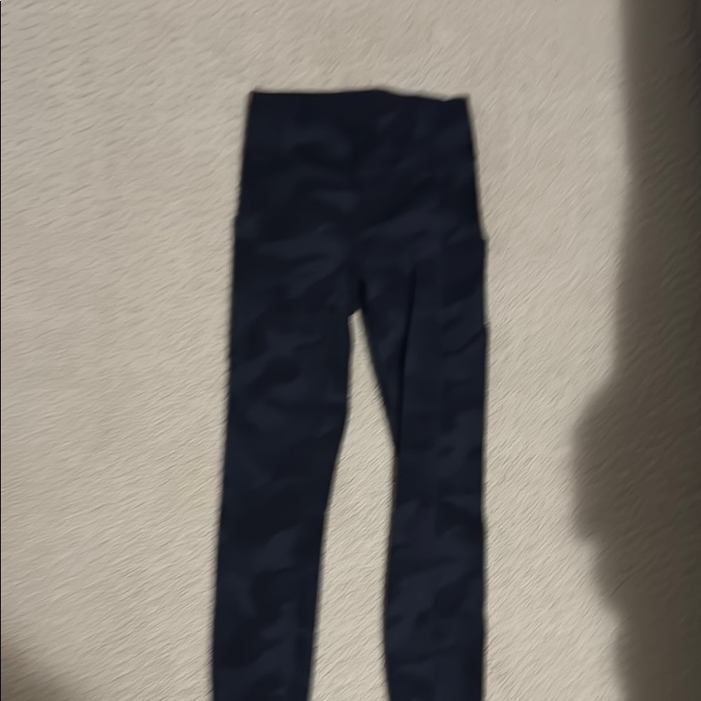 Wundertrain 25” size 4 
Pockets 
Camo 
EEUC